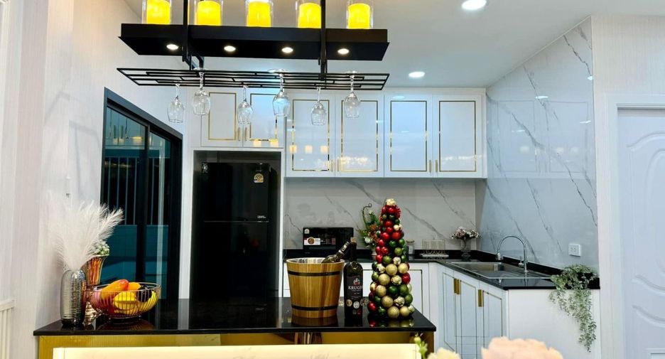 For sale 5 bed house in Ban Bueng, Chonburi