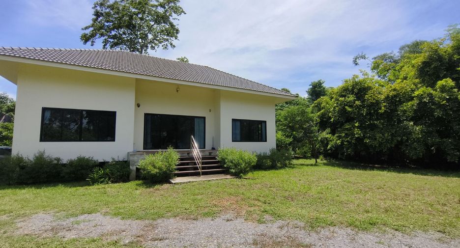 For rent and for sale 4 bedrooms house in San Kamphaeng, Chiang Mai