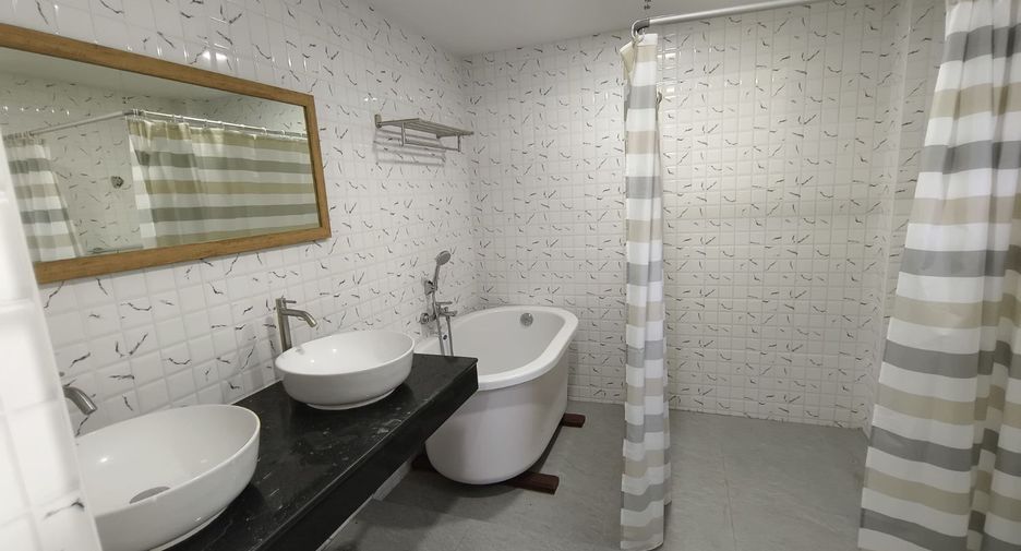 For rent and for sale 4 bedrooms house in San Kamphaeng, Chiang Mai