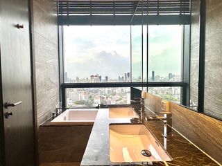 For rent 2 bed condo in Khlong Toei, Bangkok