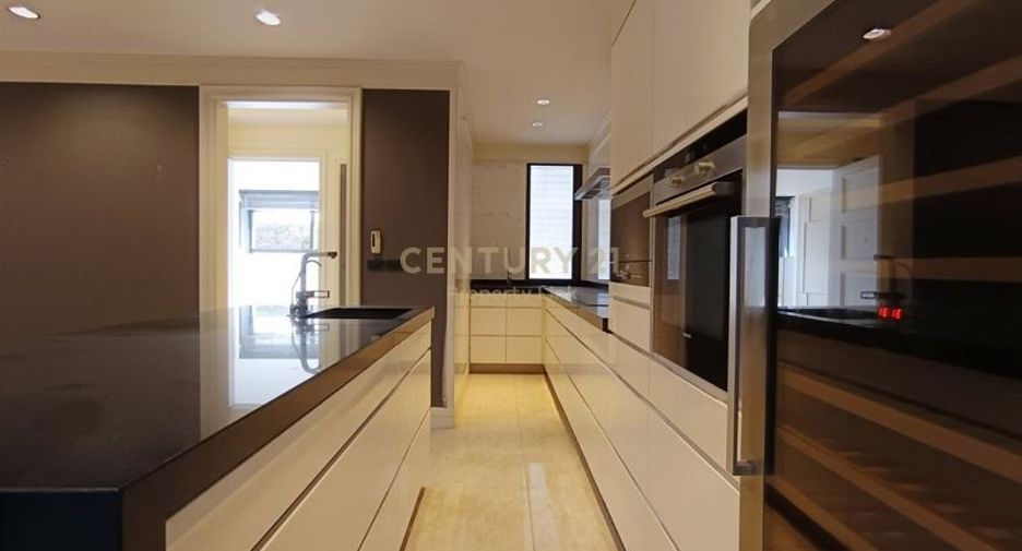 Reihenhaus zum Kauf mit 2 Zimmer in Watthana, Bangkok