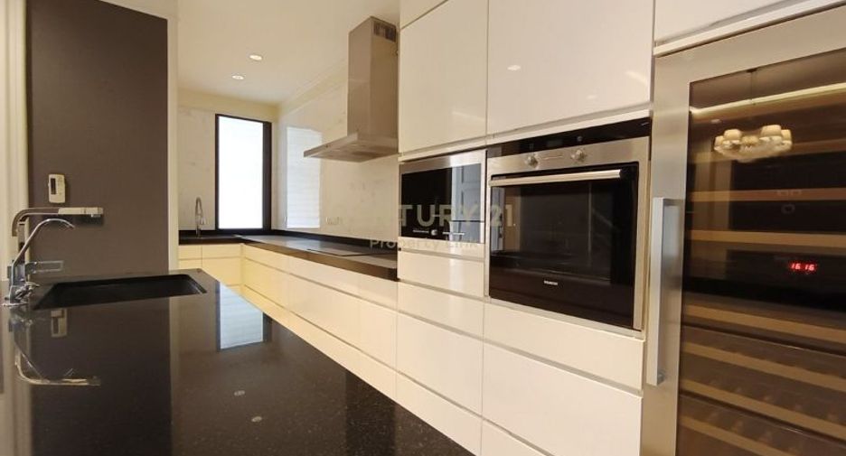 Reihenhaus zum Kauf mit 2 Zimmer in Watthana, Bangkok