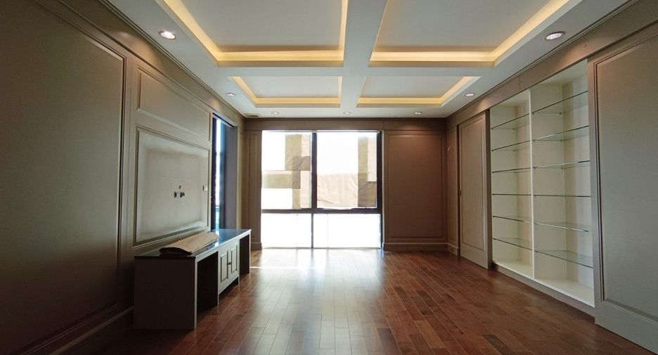 Reihenhaus zum Kauf mit 2 Zimmer in Watthana, Bangkok