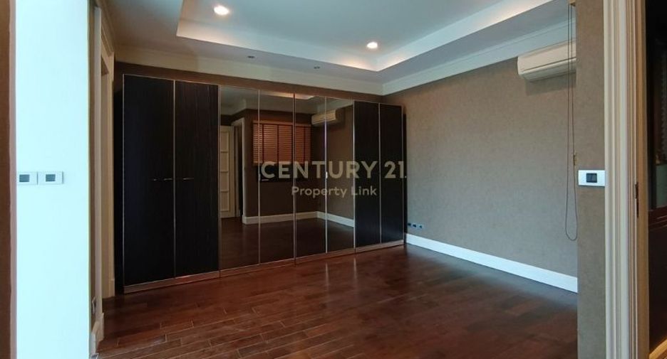 Reihenhaus zum Kauf mit 2 Zimmer in Watthana, Bangkok