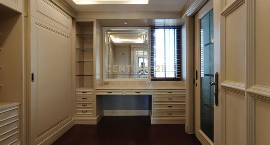 Reihenhaus zum Kauf mit 2 Zimmer in Watthana, Bangkok