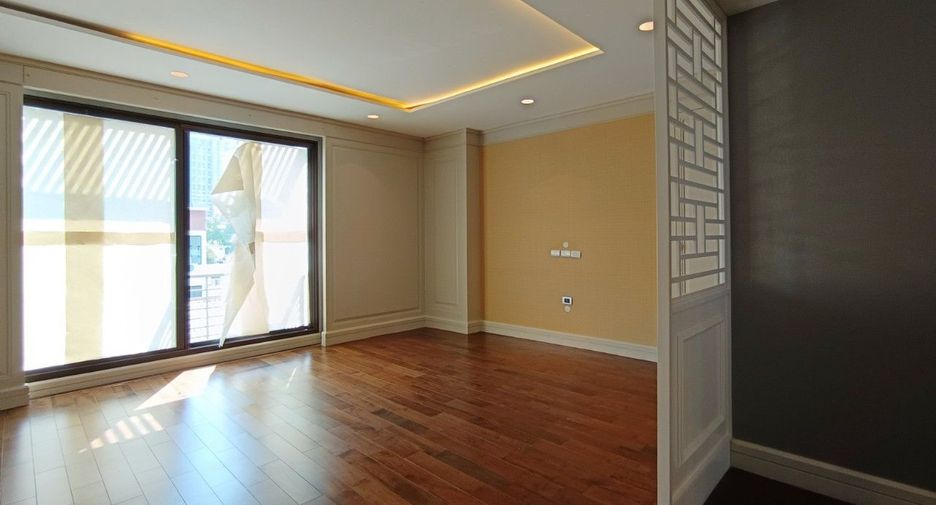 Reihenhaus zum Kauf mit 2 Zimmer in Watthana, Bangkok