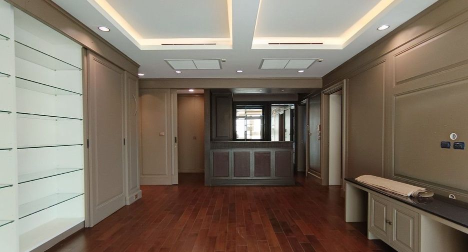Reihenhaus zum Kauf mit 2 Zimmer in Watthana, Bangkok
