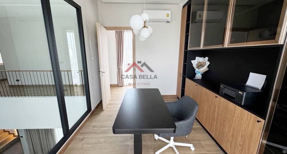 À vendre 4 chambres villa à Huay Yai, Pattaya