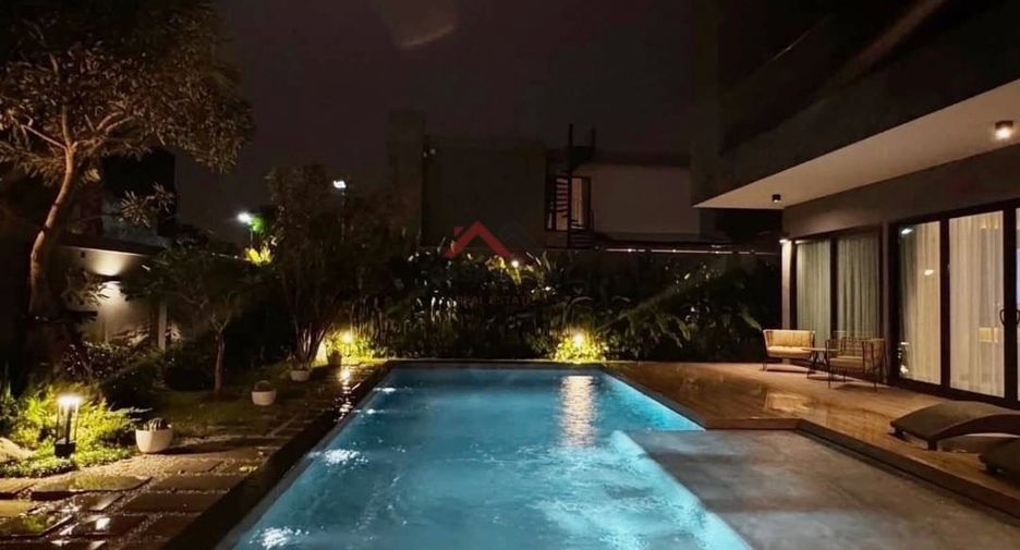 À vendre 4 chambres villa à Huay Yai, Pattaya