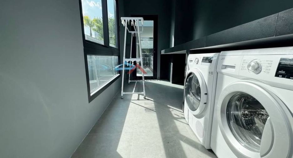 À vendre 4 chambres villa à Huay Yai, Pattaya