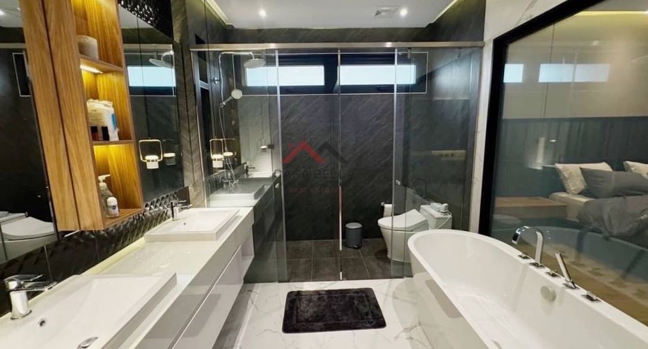 À vendre 4 chambres villa à Huay Yai, Pattaya