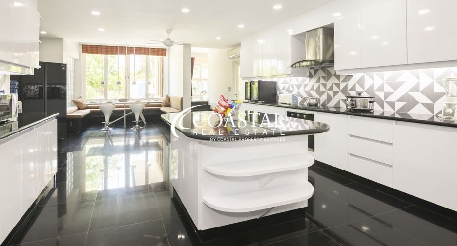 Haus zum Kauf mit 9 Zimmer in Sattahip, Chonburi