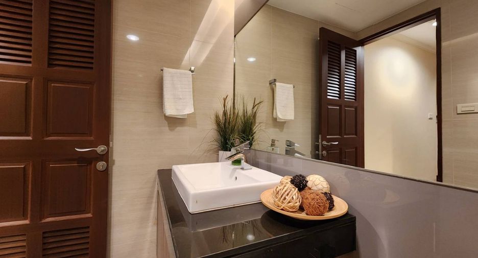 For rent 2 bedrooms apartment in Pathum Wan, Bangkok