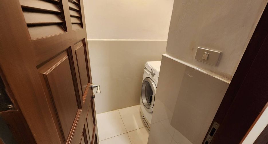 For rent 2 bedrooms apartment in Pathum Wan, Bangkok