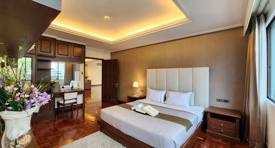 For rent 2 bedrooms apartment in Pathum Wan, Bangkok