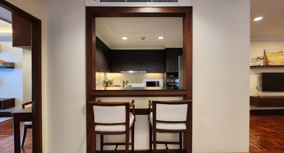 For rent 2 bedrooms apartment in Pathum Wan, Bangkok