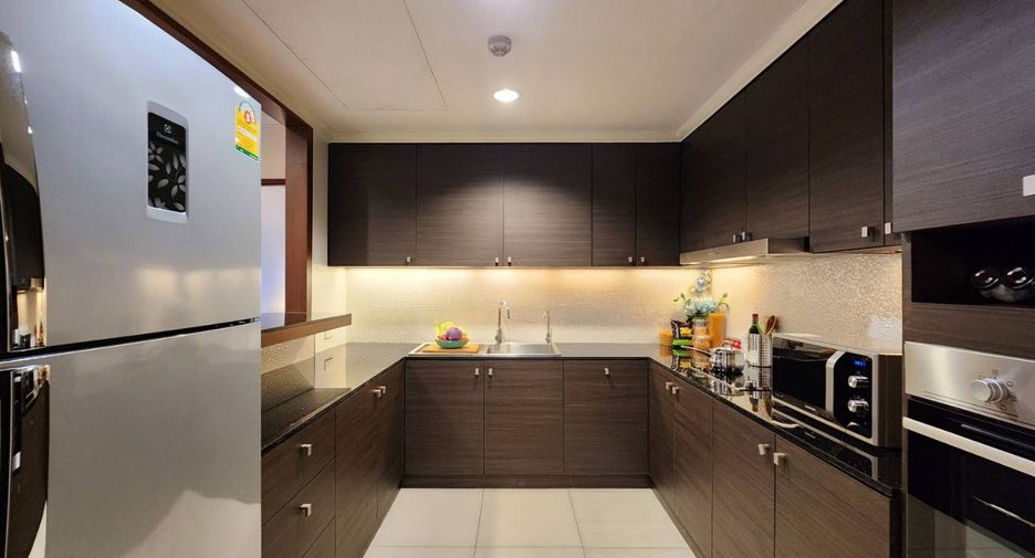 For rent 2 bedrooms apartment in Pathum Wan, Bangkok
