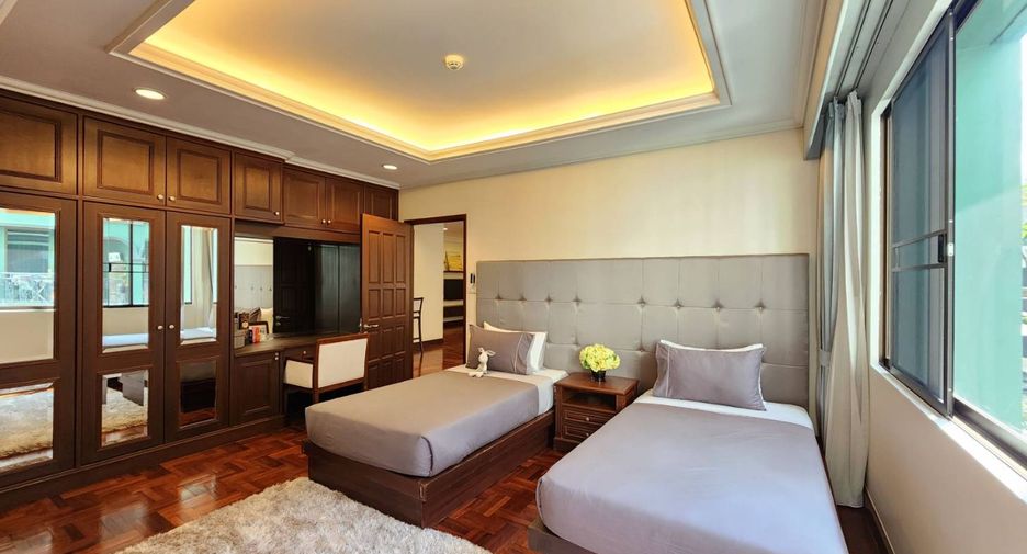 For rent 2 bedrooms apartment in Pathum Wan, Bangkok