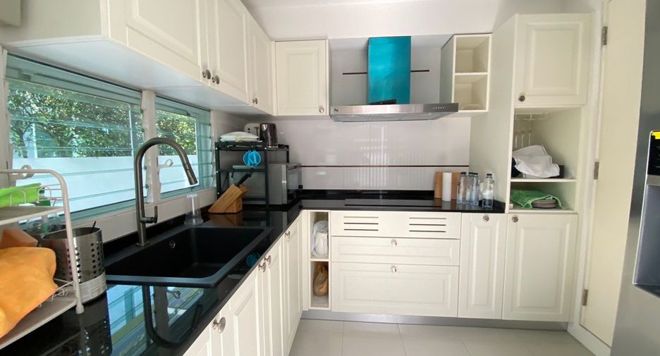 For sale 3 ベッドルーム house in Lat Krabang, Bangkok