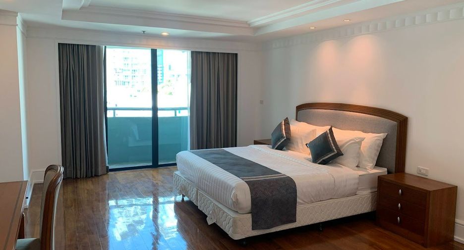 For rent 3 bedrooms condo in Watthana, Bangkok