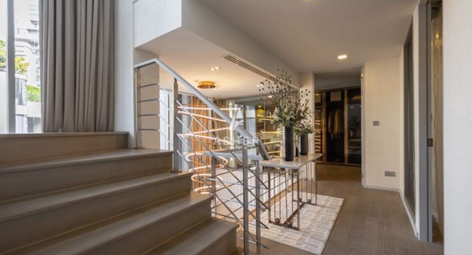 For sale 3 bedrooms condo in Watthana, Bangkok