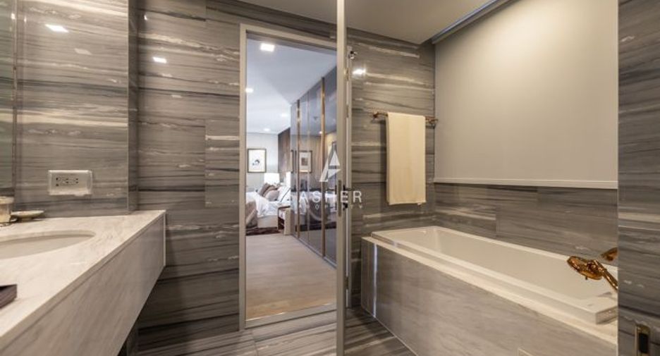 For sale 3 bedrooms condo in Watthana, Bangkok