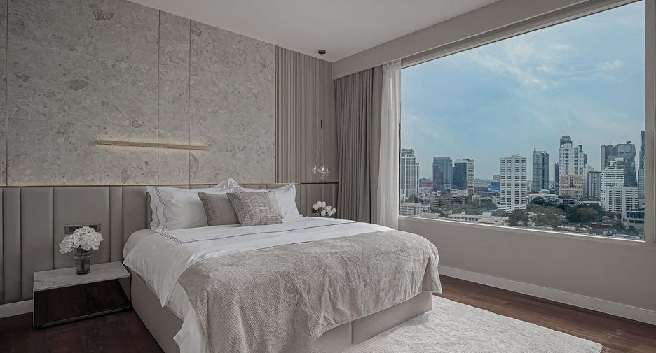 For sale 3 bedrooms condo in Watthana, Bangkok