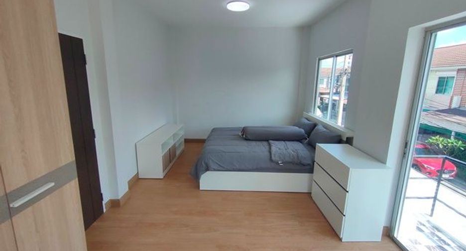 For sale studio townhouse in Sai Mai, Bangkok