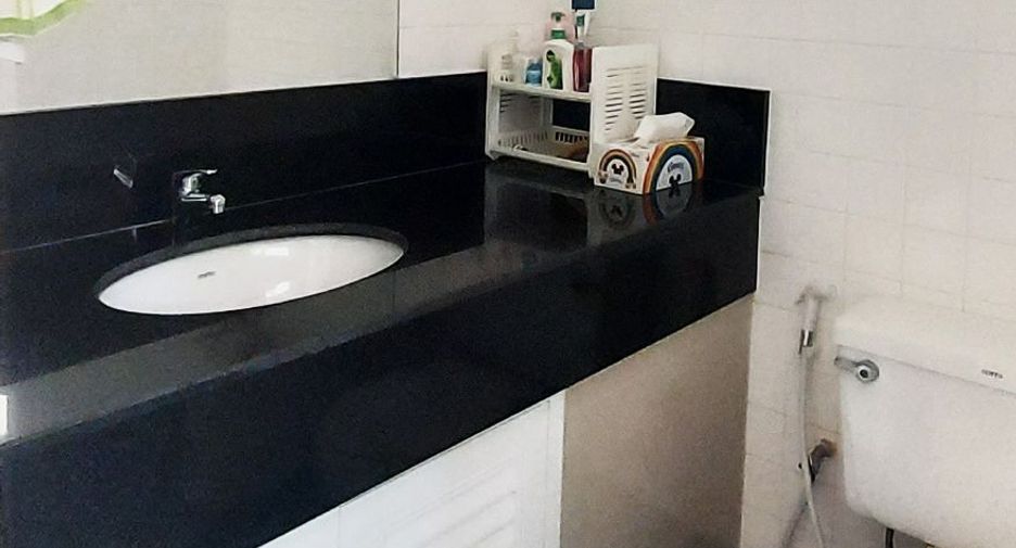 For sale 1 bed condo in Klaeng, Rayong