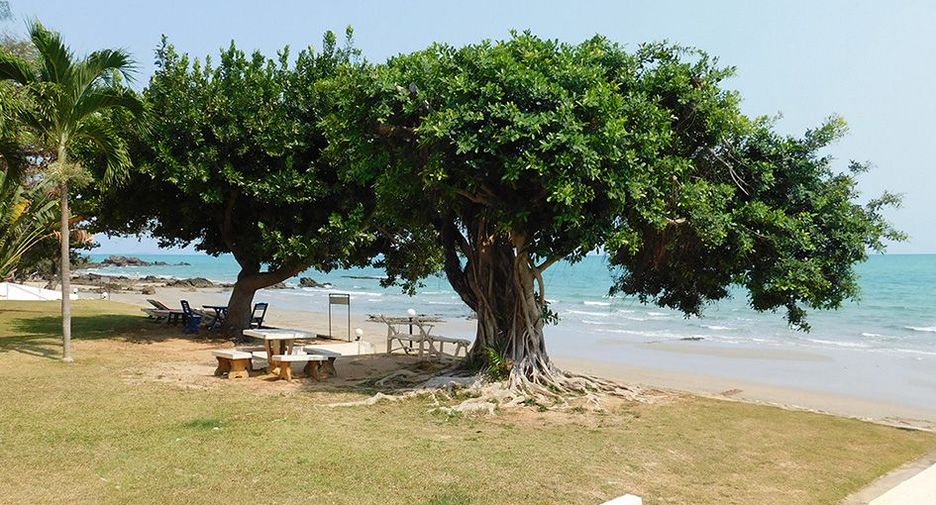 For sale 1 bed condo in Klaeng, Rayong