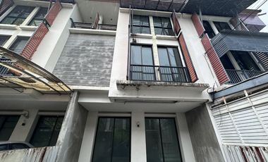 For sale スタジオ townhouse in Lat Phrao, Bangkok