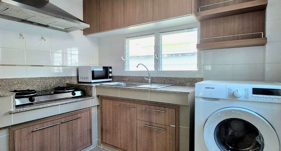 For rent 4 bedrooms house in Mueang Chiang Mai, Chiang Mai