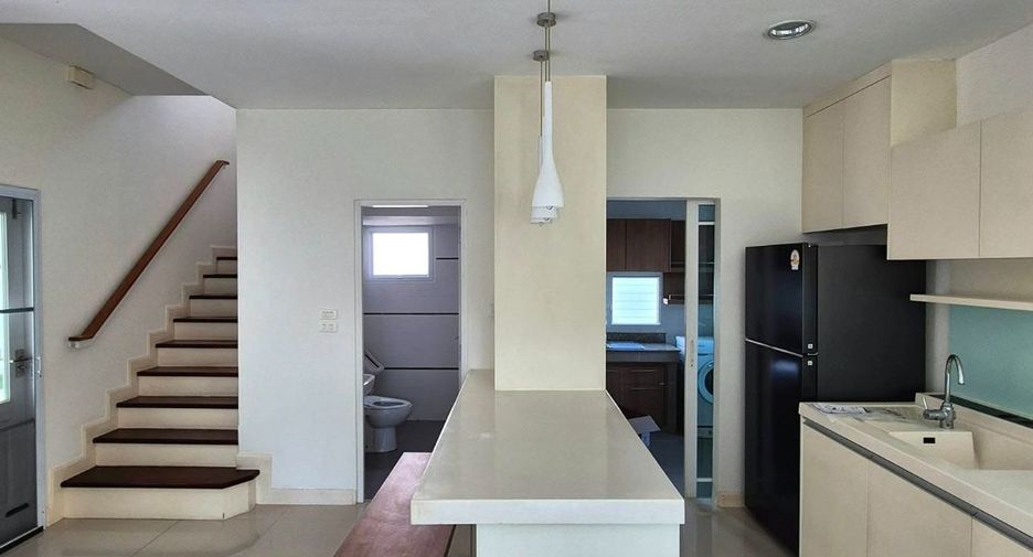 For rent 4 bedrooms house in Mueang Chiang Mai, Chiang Mai