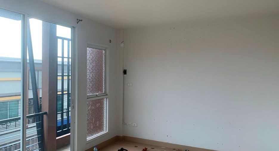 For sale studio townhouse in Min Buri, Bangkok