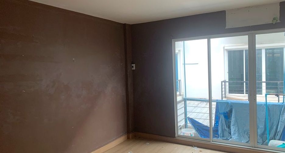 For sale studio townhouse in Min Buri, Bangkok