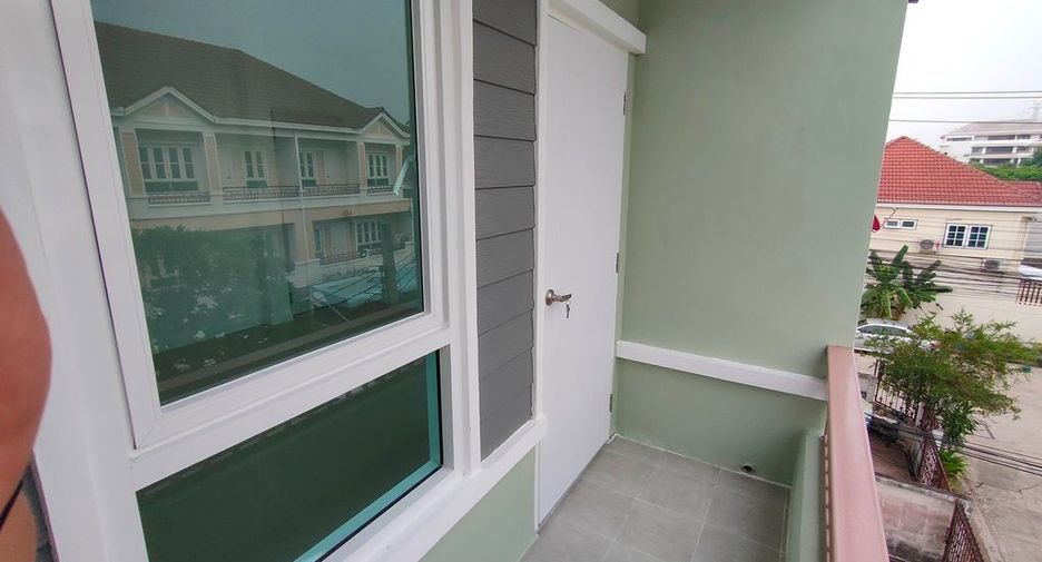 For sale スタジオ townhouse in Bang Khun Thian, Bangkok