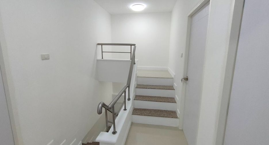 For sale スタジオ townhouse in Bang Khun Thian, Bangkok