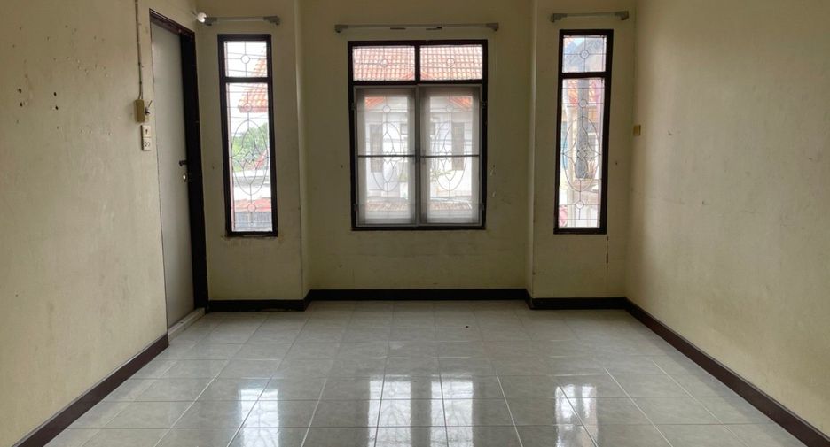 Reihenhaus zum Kauf mit Studio in Bang Khun Thian, Bangkok