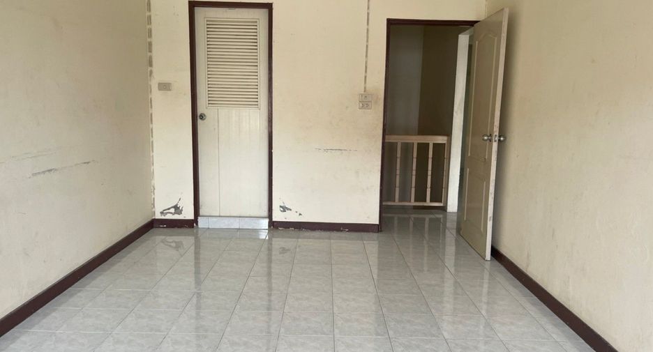 Reihenhaus zum Kauf mit Studio in Bang Khun Thian, Bangkok