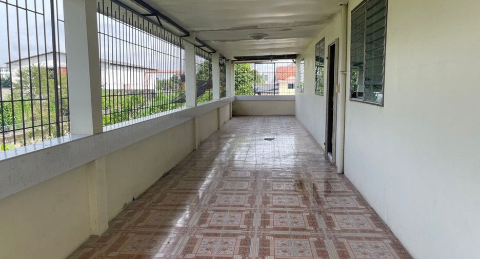 Reihenhaus zum Kauf mit Studio in Bang Khun Thian, Bangkok