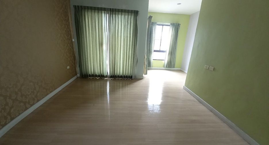 Casa adosada en venta de estudio en Bang Khae, Bangkok