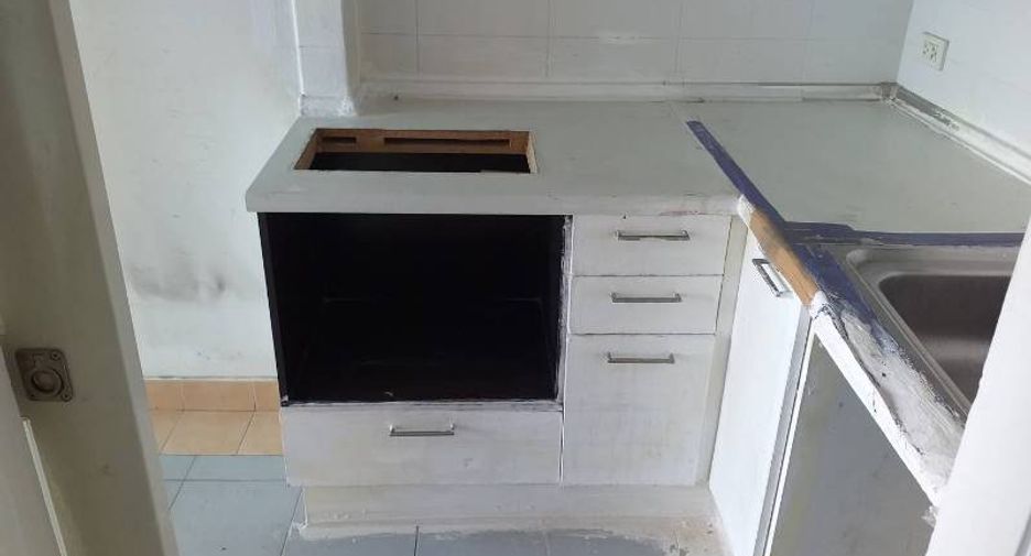For sale studio condo in Thon Buri, Bangkok