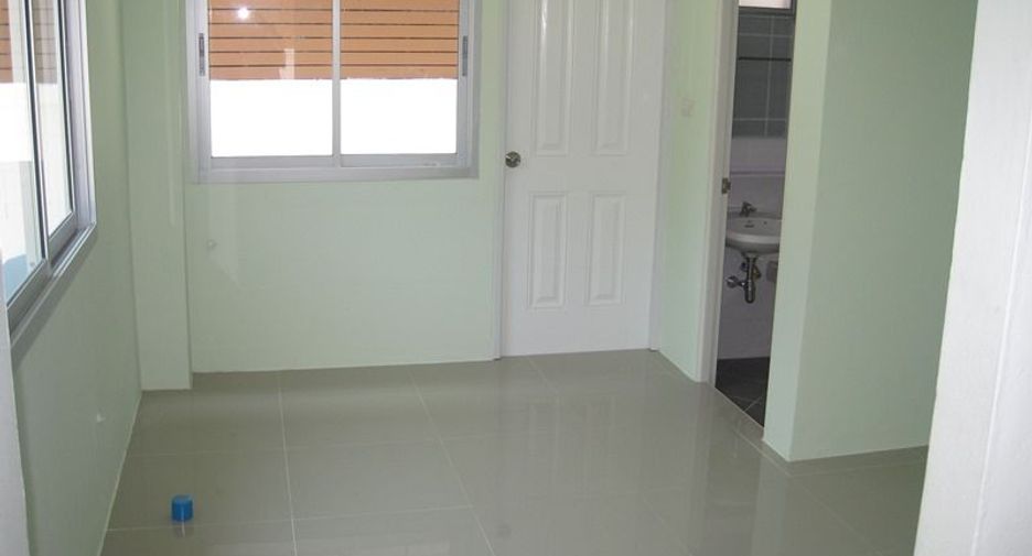 For sale studio townhouse in Bang Khen, Bangkok