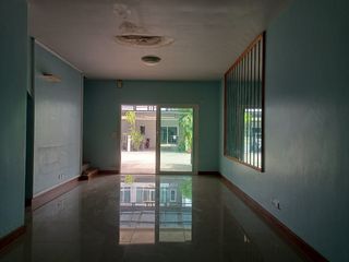 Casa adosada en venta de estudio en Sai Mai, Bangkok