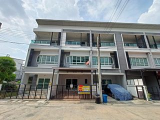 Casa adosada en venta de estudio en Sai Mai, Bangkok
