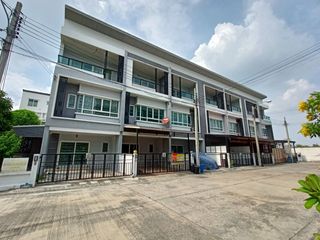 Casa adosada en venta de estudio en Sai Mai, Bangkok