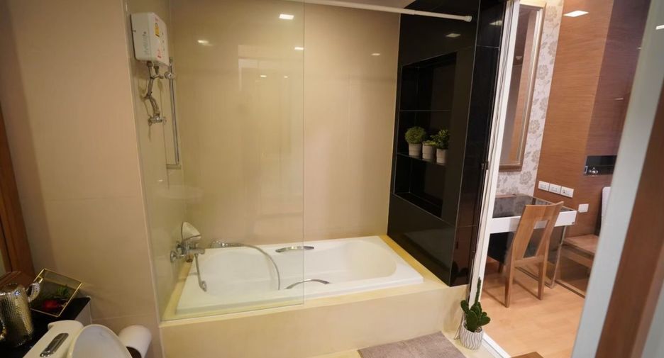 For sale 2 bedrooms condo in Khlong Toei, Bangkok