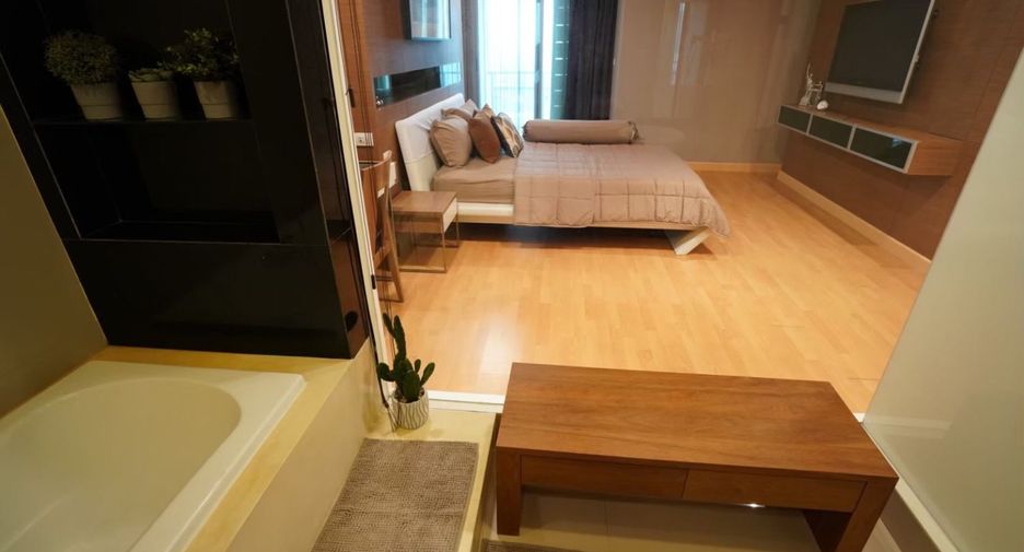 For sale 2 bedrooms condo in Khlong Toei, Bangkok