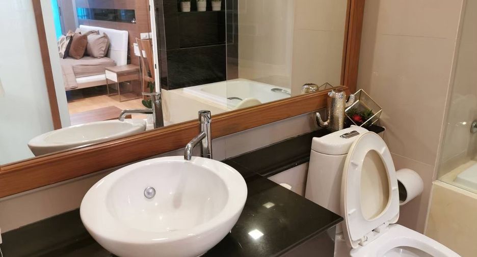 For sale 2 bedrooms condo in Khlong Toei, Bangkok