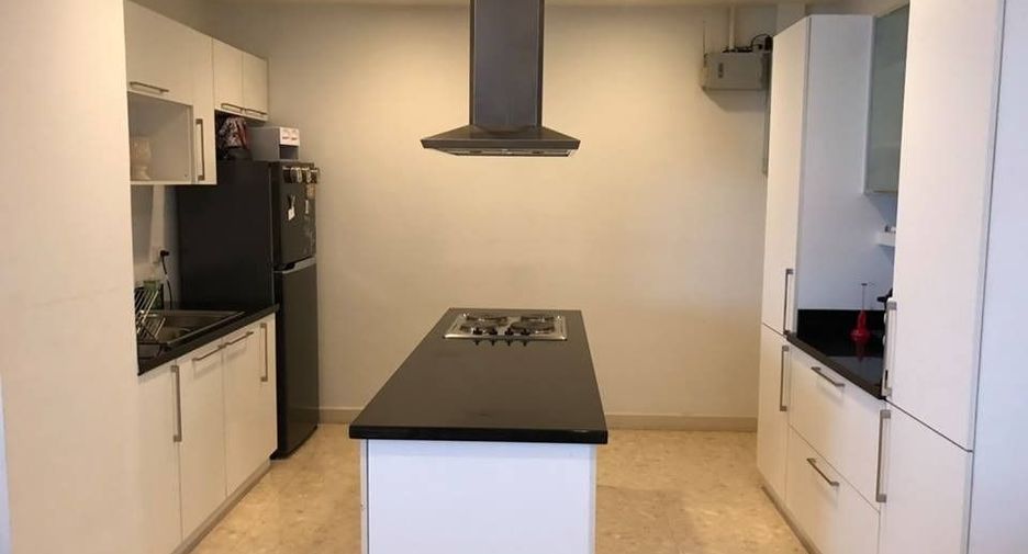 Condo en alquiler de 3 habitaciones en Khlong Toei, Bangkok